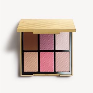 Burberry Highlight & Contour
Essentials Glow Palette 01 Fair to Light Medium